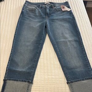 Women’s NWT Sophia Vergar straight, looser fit cuffed Jeans Size 12